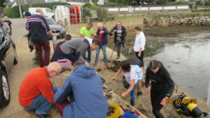 Récupération de fils et plombs de pêche à Port Niscop (56)